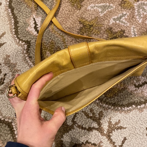 Deep yellow leather purse - Picture 4 of 6